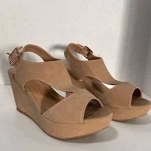 Women’s Tan Wedge Sandal